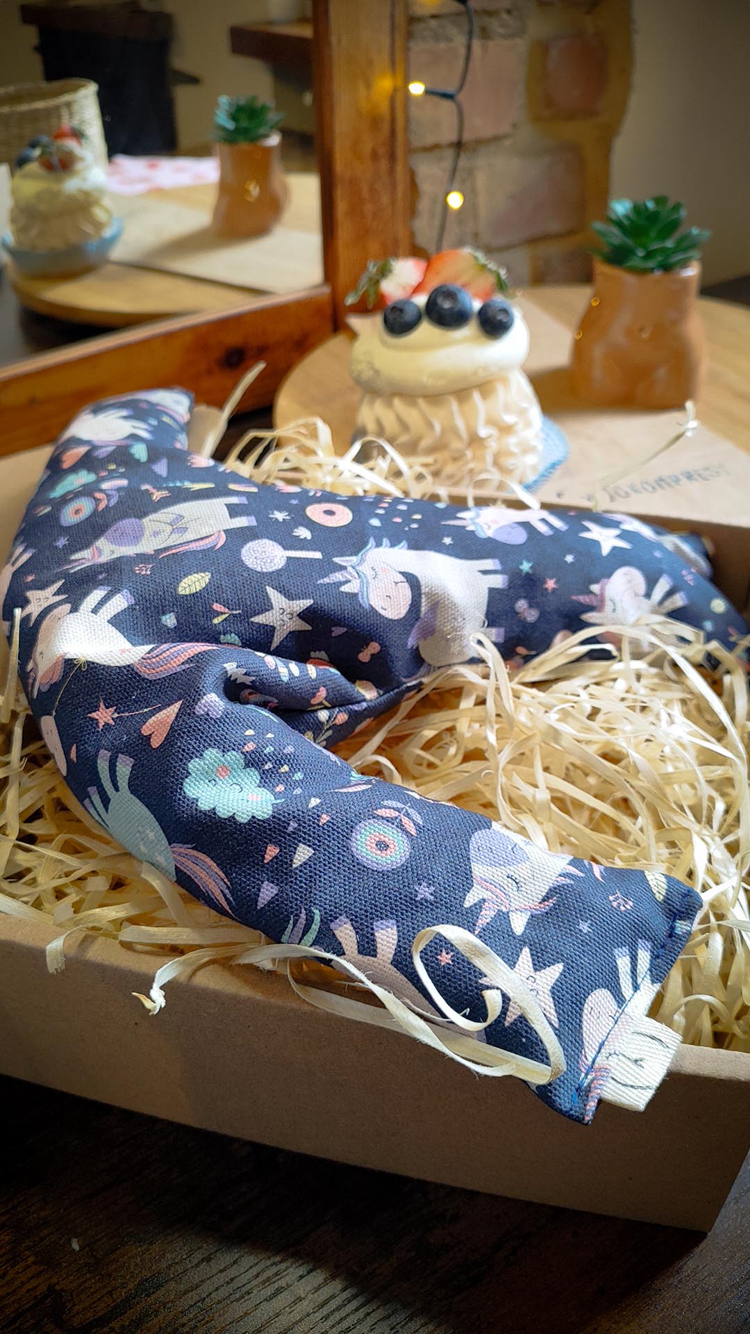 Termofor w idealnym kształcie - wzór Jednorożce - 470g - Yokompres - obrazek 2